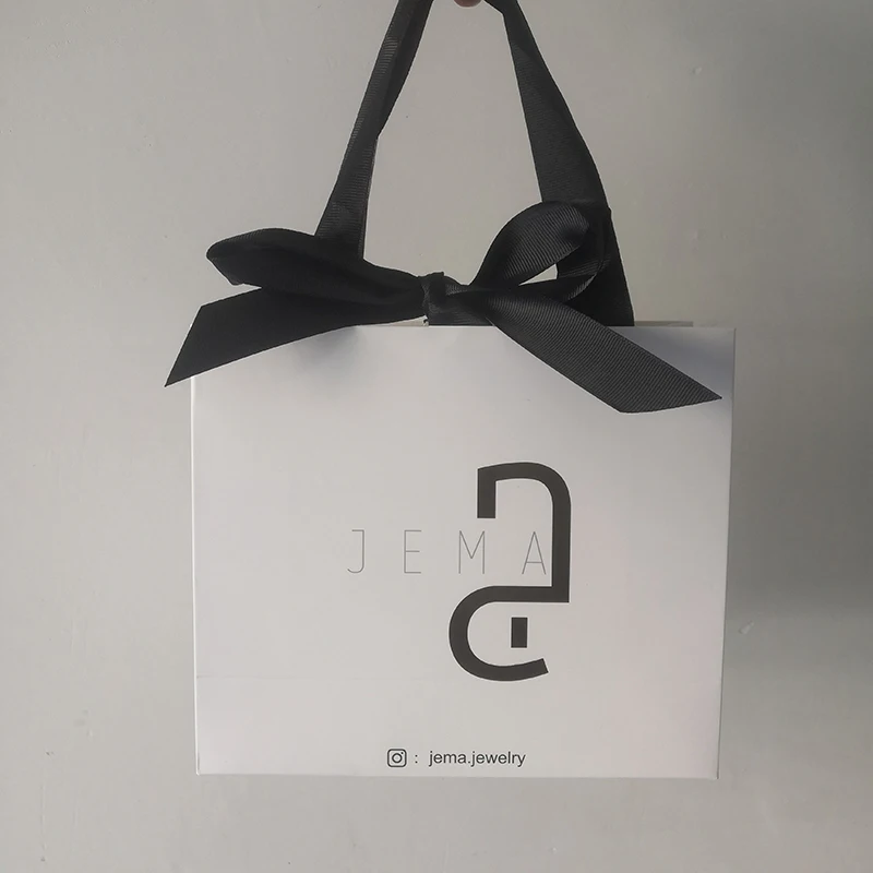 500 бр., хартиени подаръчни торбички фабричния дизайн, Облекла с лък на лента, Биоразлагаемая модни hoody с качулка, Опаковка хартиена торба за пазаруване