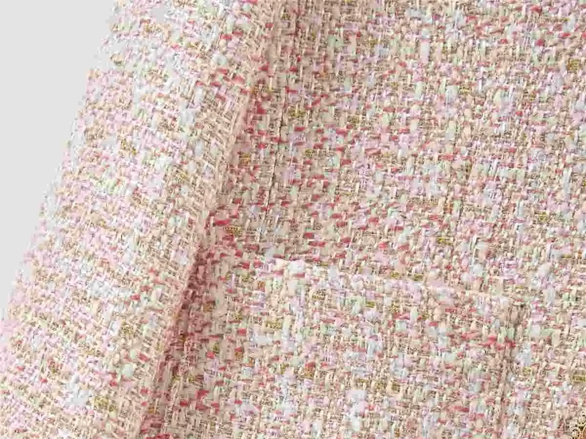 Светло розово ретро-твидовое палто известни личности, дамски пролетно скъпа сако с V-образно деколте и копчета във формата на цвете от перли 2023